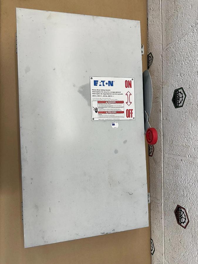 Used Eaton DH364NGK Heavy Duty Safety Switch 200A, 600VAC with Fuses