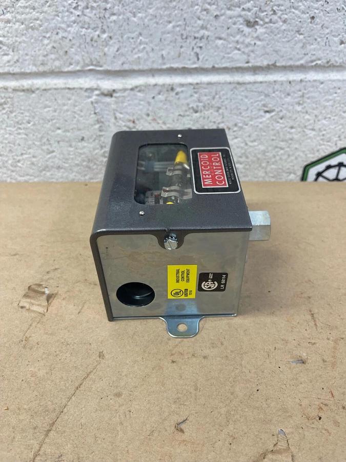 Dwyer (Mercoid) AP-153-37 Mercoid Control, Pressure Switch, Diaphragm Operated