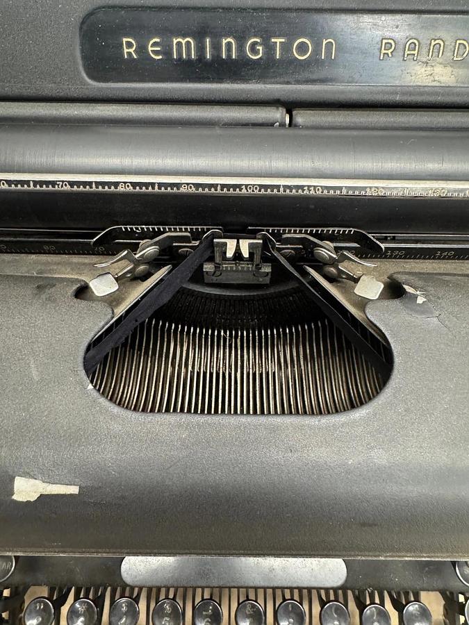 Used Remington Rand Working Type Writer, Model 17 Typewriter