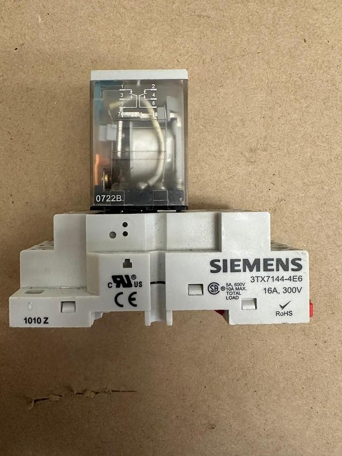 Used Siemens 3TX71 Relay w/ 3TX7144-4E6 Base