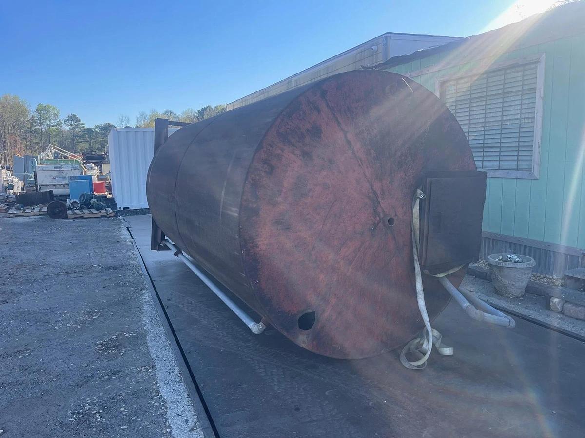 Used 4000 Gal Vertical Liquid Storage Tank, Tank Dia: 7’, Tank H: 14’, Base: 80"x73"