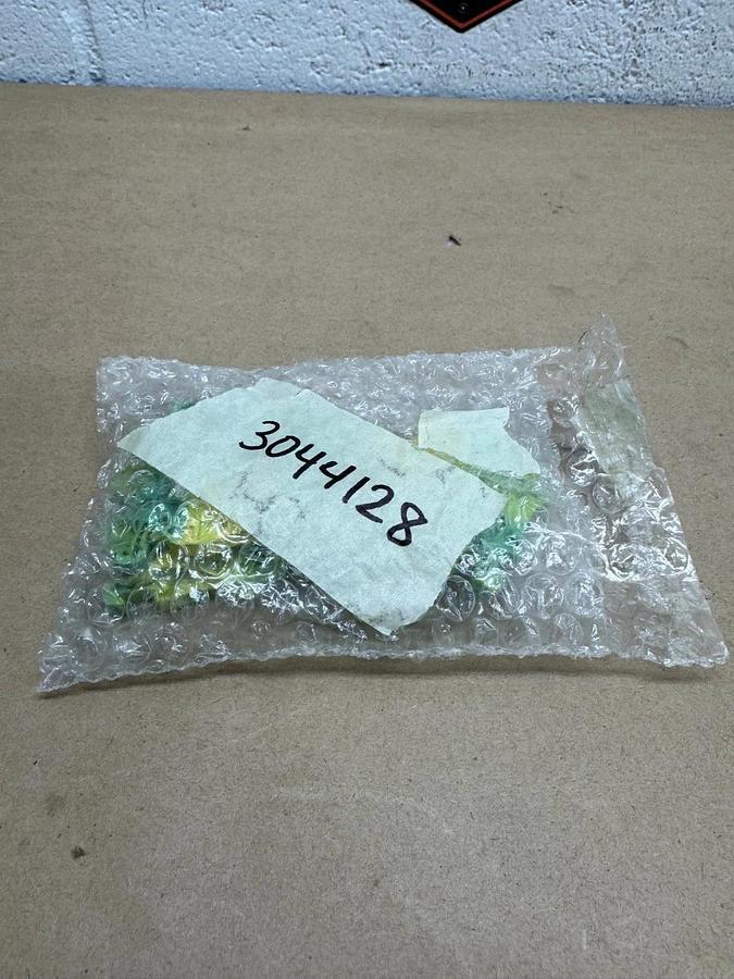 Used Phoenix Contact Typ UT 4-PE Terminal Block (QTY 6) Green and Yellow *NEW*