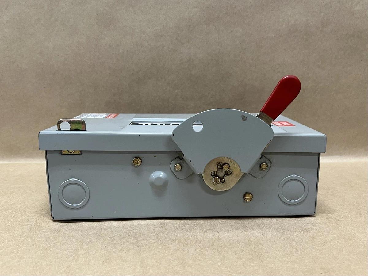Used General Electric TGN3321 Model 8, 30A, 240VAC/250VDC Enclosed Safety Switch