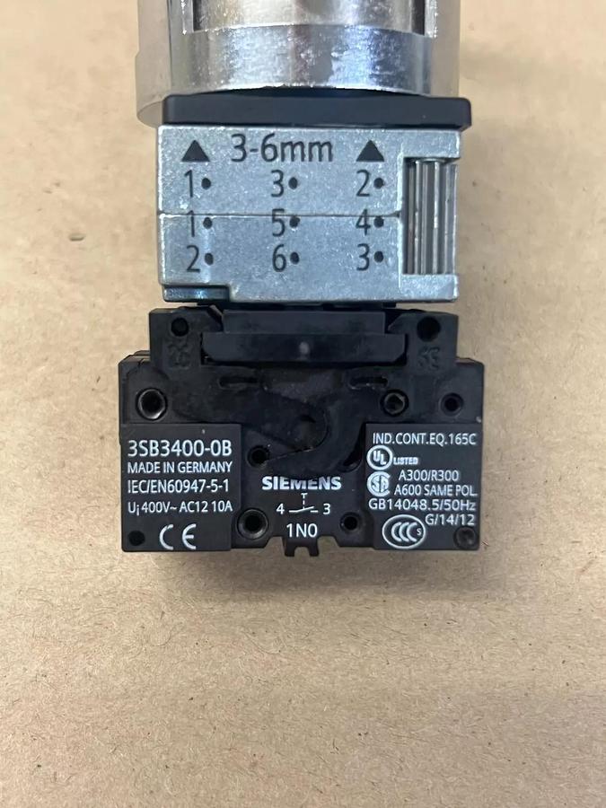 Used Siemens 3SB3400-0B Start Button