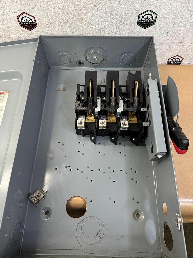 Used Square D HU364 200A Heavy Duty Safety Switch, 600V