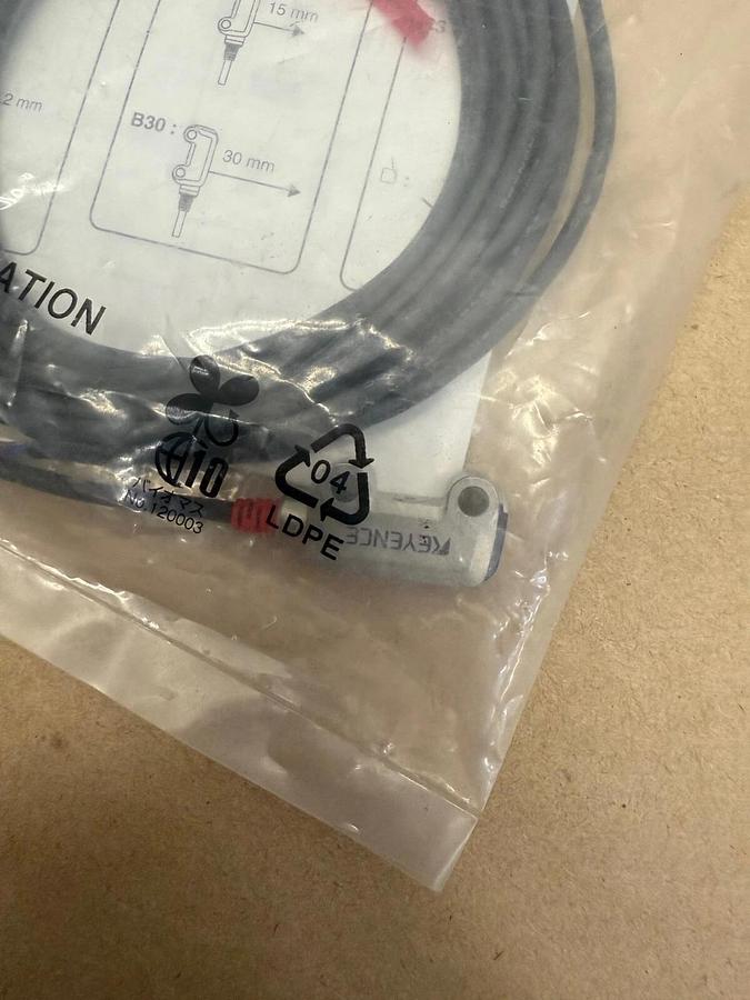 Used Keyence PR-MB30P3 Mini Slim Reflective Photoelectric Sensor