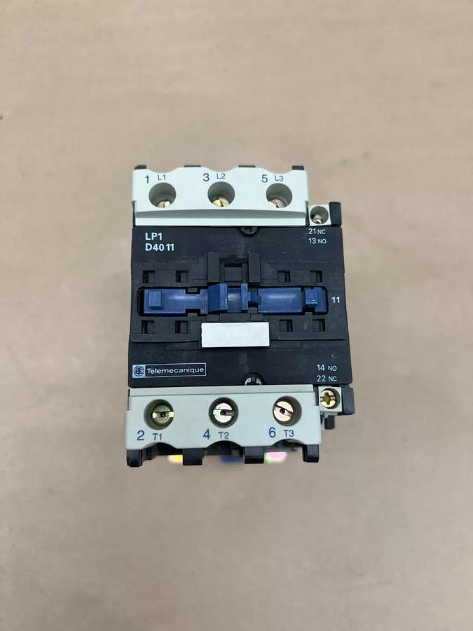 Used Telemecanique LP1 D4011BD 24V, Contactor