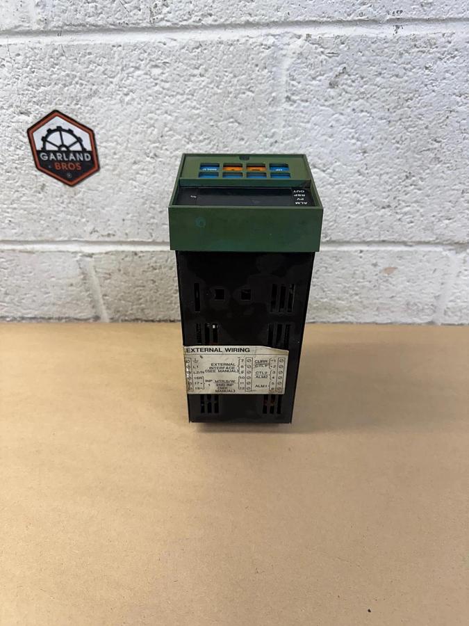 Used Honeywell DC3003-0-000-1-00-0111 Temperature Controller 120VAC 60Hz 10VA UCD3000