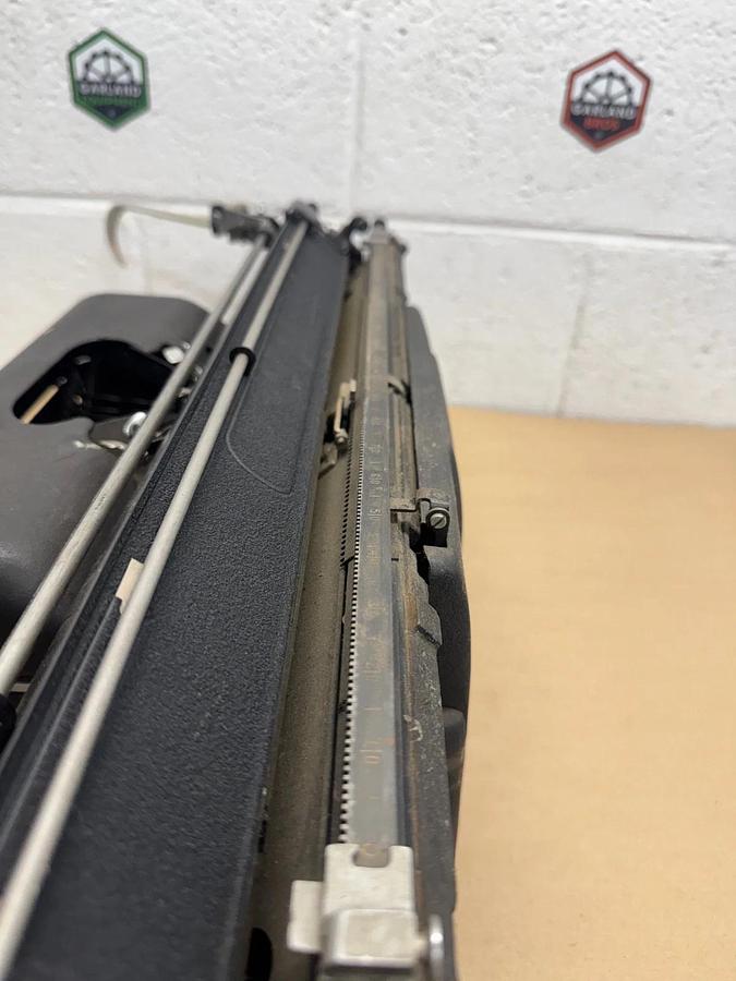 Used Remington Rand Working Type Writer, Model 17 Typewriter