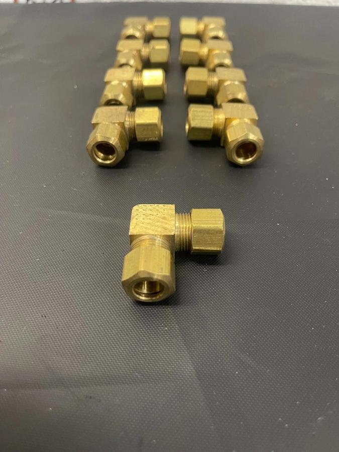Used Generic 265X6 Brass Elbow Fitting, 3/8 O.D. Tube to Pipe - Lot of 9