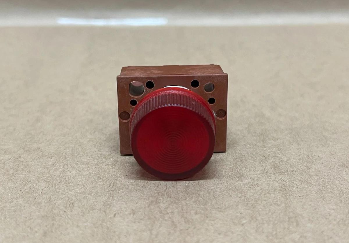 Used Siemens 3SB 1400-2A Red Indicator Light w/ Contact Block