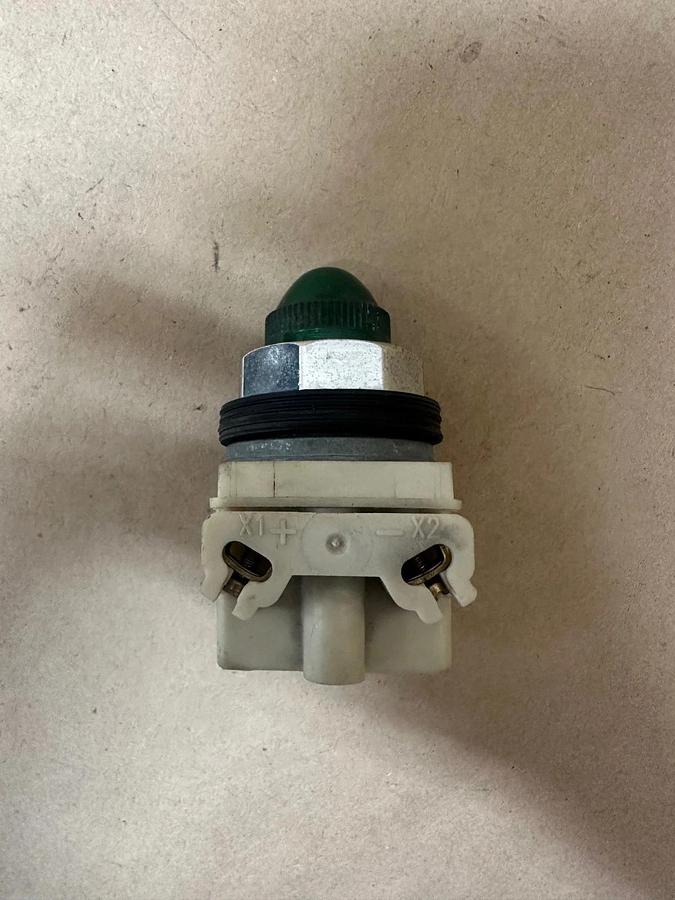 Used Square D 9001KM1 Green Illuminated Light