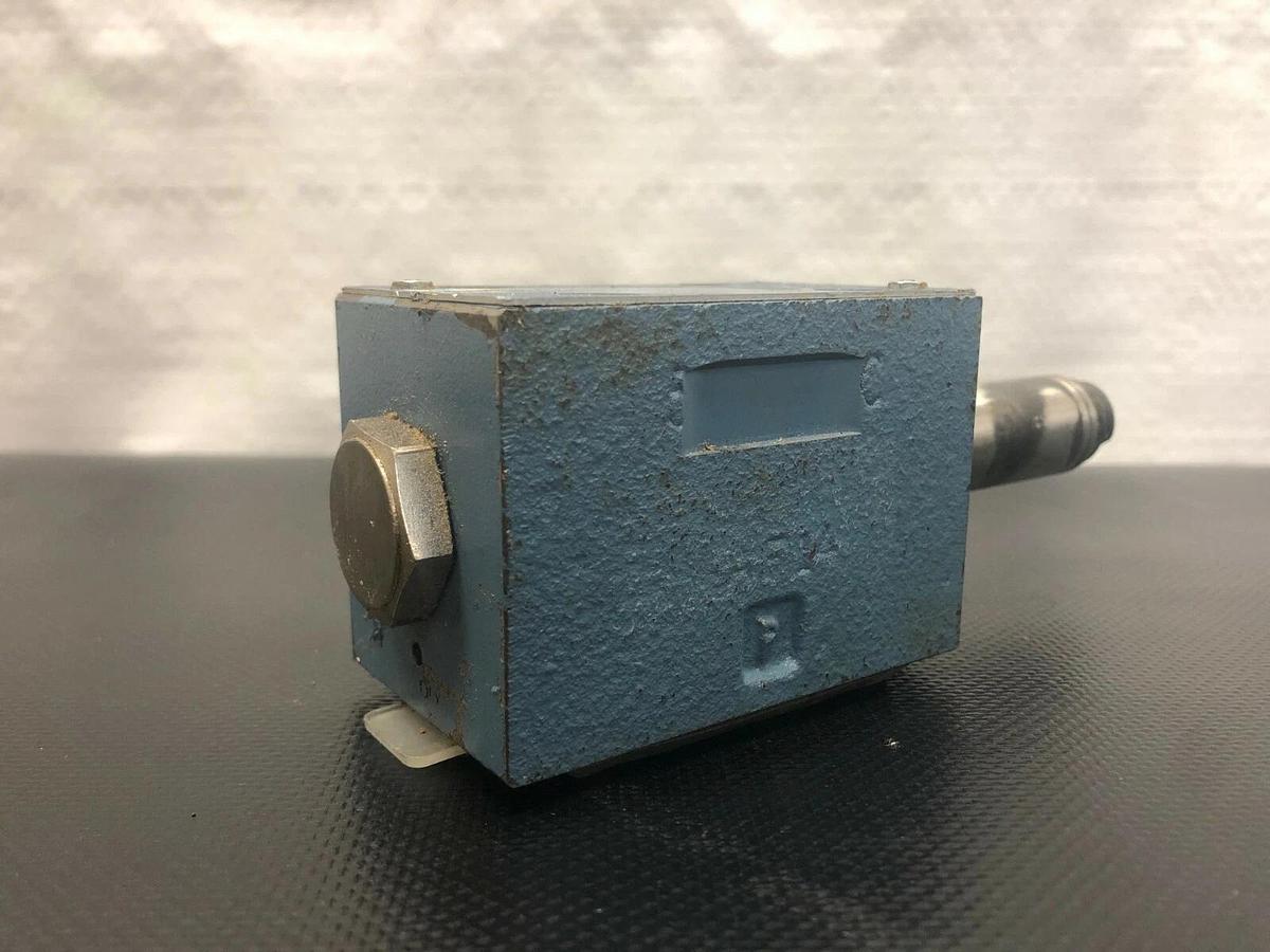 Used Continental Hydraulics VSD03M-1A-GR-33L-A Directional Control Valve