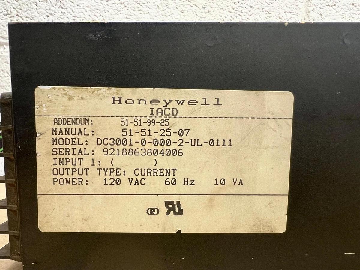 Used Honeywell DC3001-0-000-2-UL-0111  UDC 3000 Temperature Controller