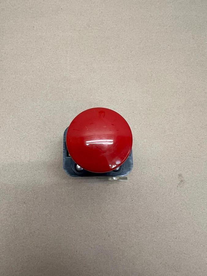 Used Allen Bradley 800H-DR6A Mushroom Head Push Button Red Cap