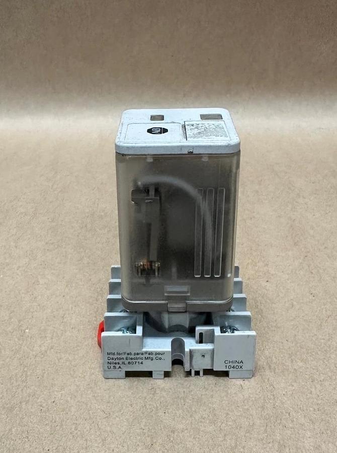 Used Allen Bradley 700-HA32A1 Tube Base Relay w/ Dayton 5X852N Relay Socket