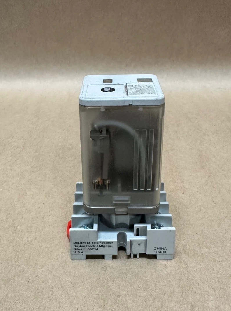Used Allen Bradley 700-HA32A1 Tube Base Relay w/ Dayton 5X852N Relay Socket