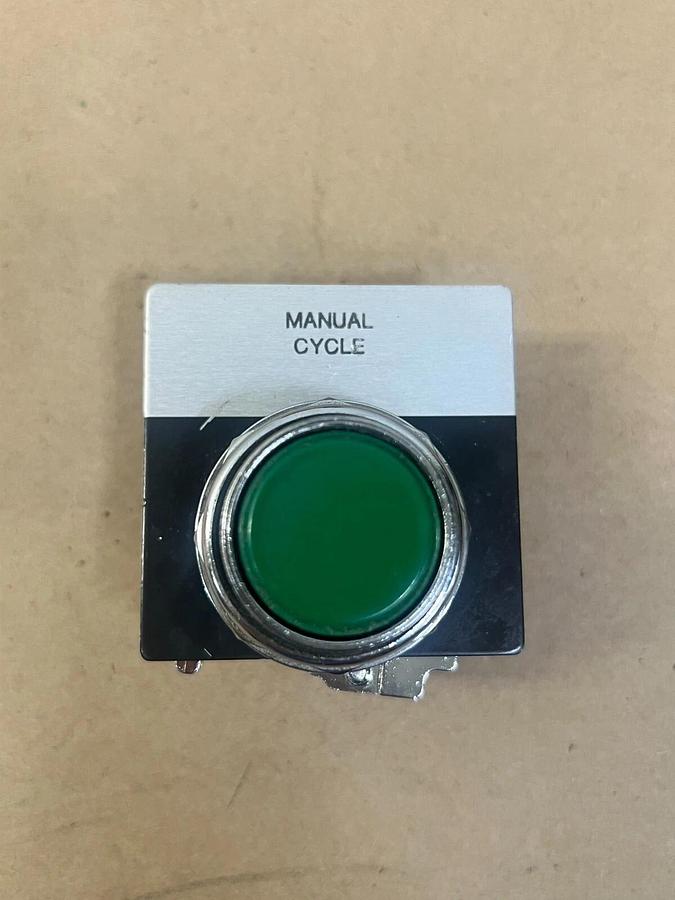 Used Cutler Hammer 10250T/91000T Green Push Button/Black D1 Series Base