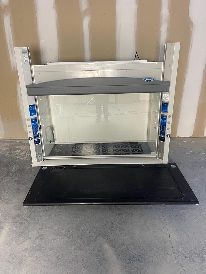 Used LabConco 10050000010814 Laboratory Fume Hood w/ Bench Top