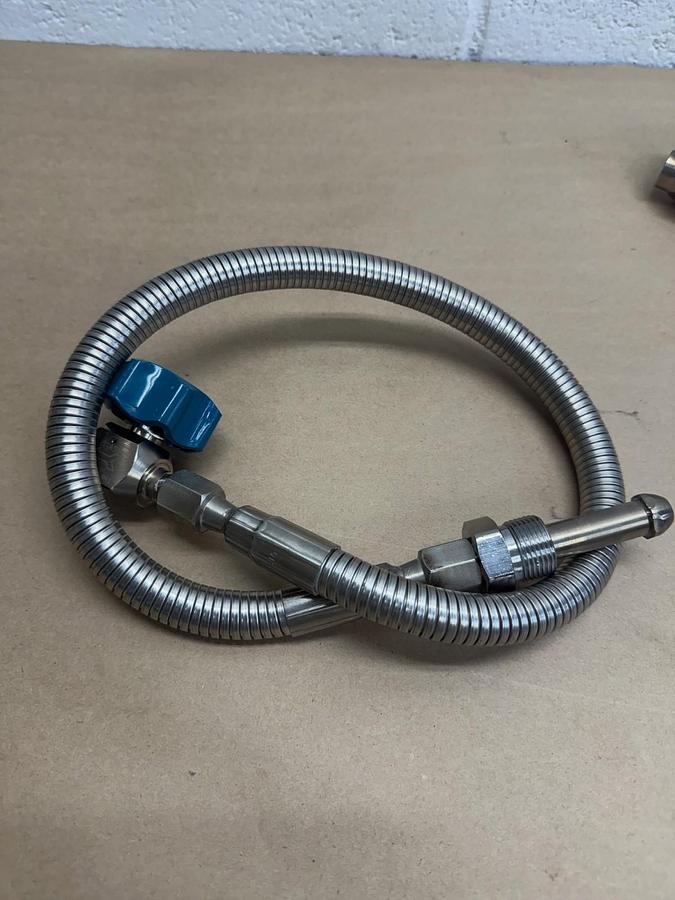 Used Airgas 316L Diaphragm 3500 PSI Valve w/ UMI 4250 Stainless Steel Hose