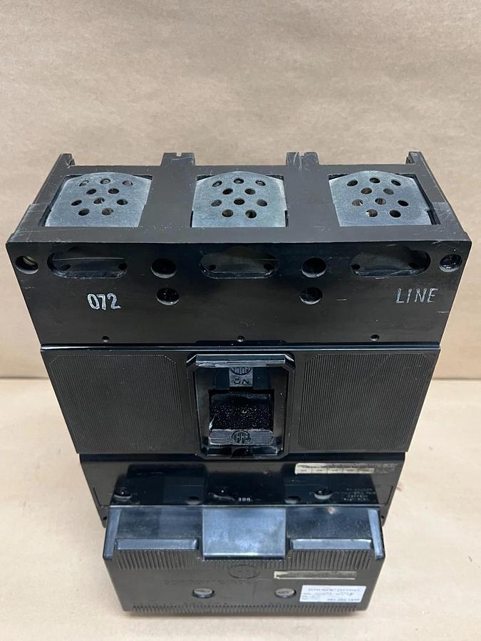 Used ITE CJ3B300 300A, 3-Pole, 600V Cordon Integrally Fused Circuit Breaker