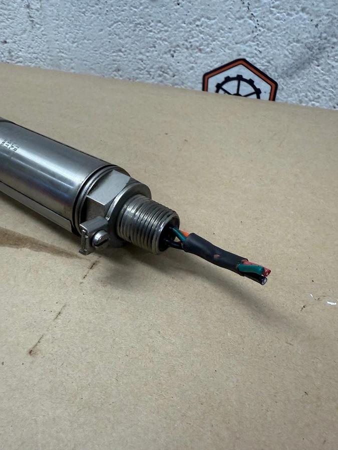 Used United Electric TX200B19S1T Pressure Transmitter, 0-30 PSI