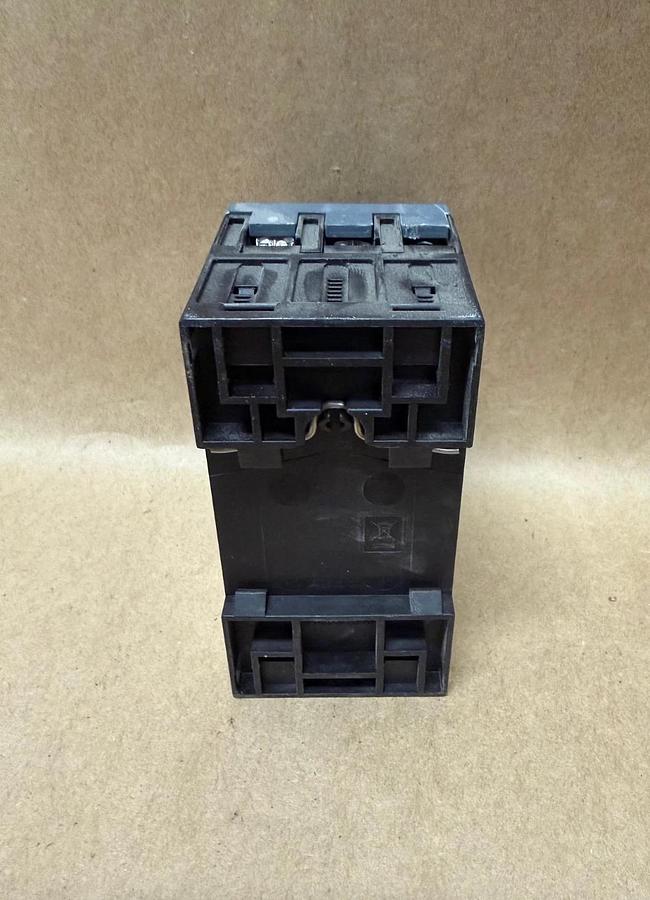 Used Siemens 3RV1011-1HA10 Circuit Breaker