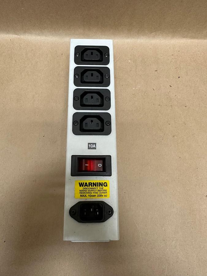 Used IEC 62100 10A Power Strip, 4 Outlets, Vertical Rack