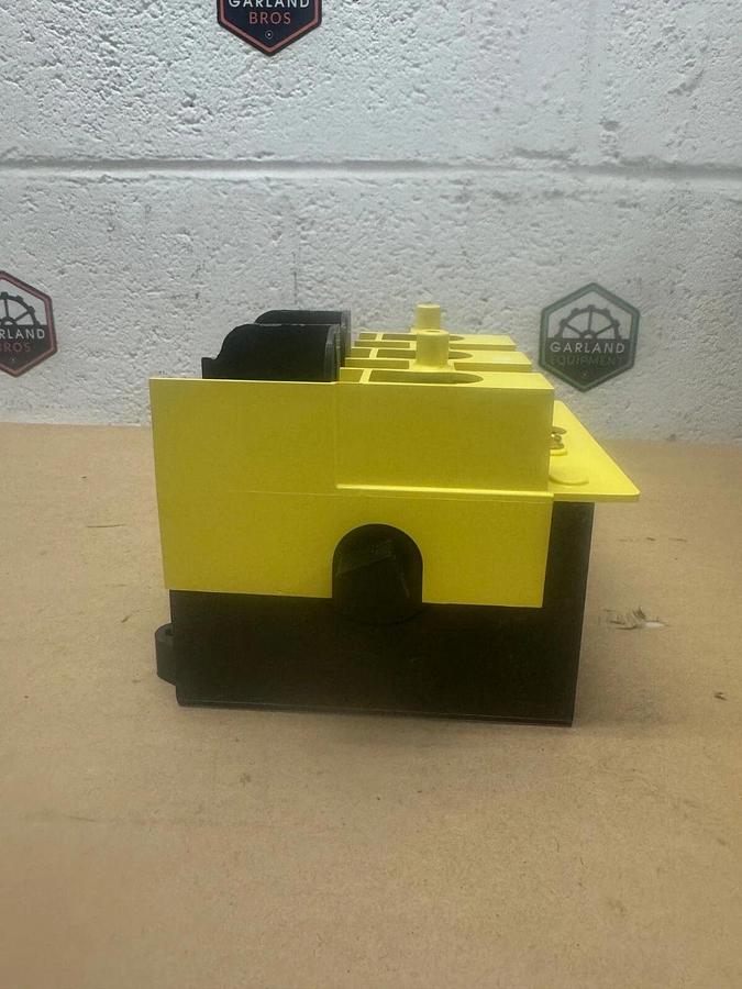 Eaton 17-25775 Generic Switch Assembly, Yellow Top w/ Lug Stop