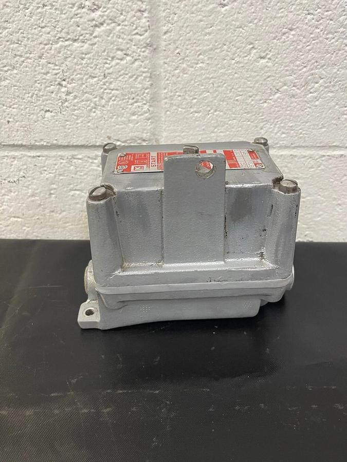 Used Killark FXSX53 Manual Motor Starter 230V-3HP 575V-5HP Explosion Proof, No Switch