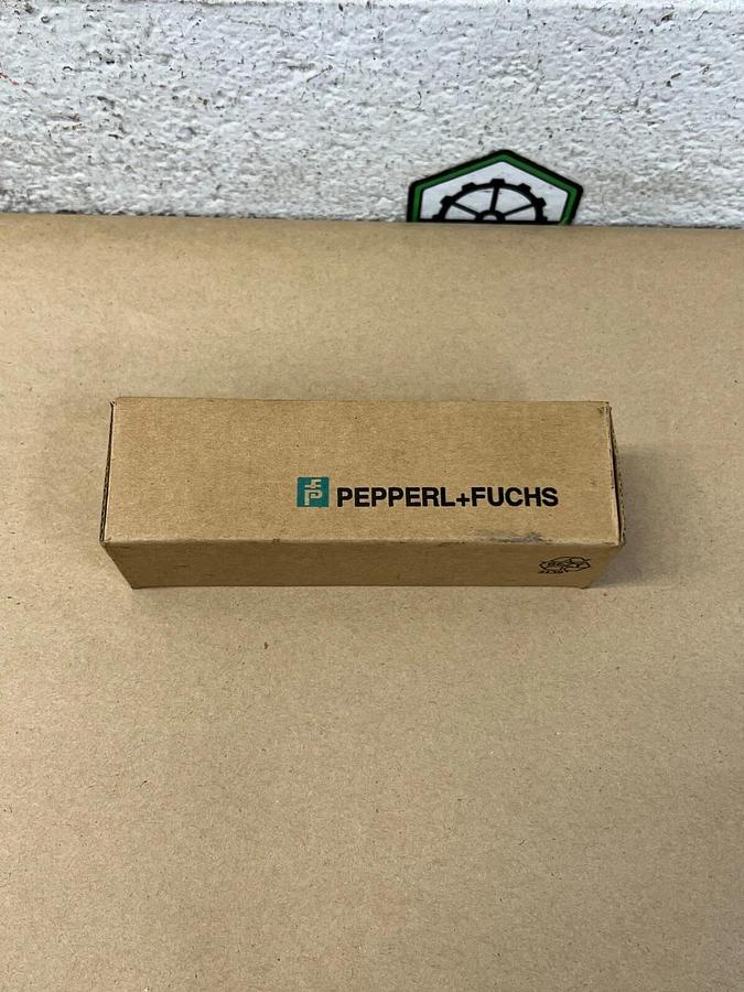 Used PepperL + Fuchs NJ15+U1+DW1-10 Proximity Switch