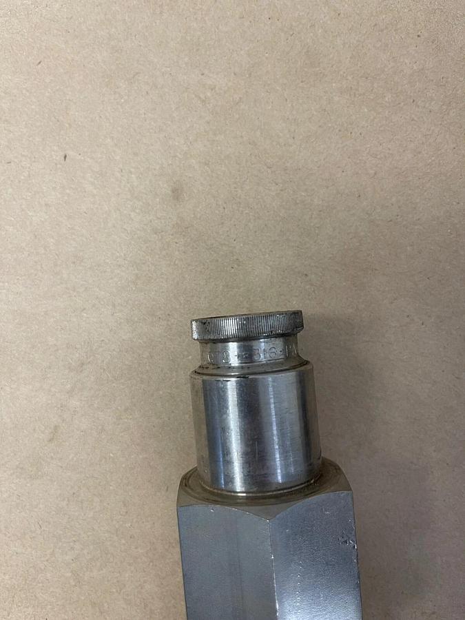 Used Swagelok QT8–316 Stainless Steel, Quick Connect and Disconnect