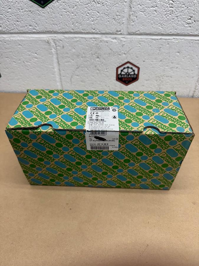 Phoenix Contact 4-L/HESILA 250 Terminal Block Feedthrough, QTY 64 *NEW*