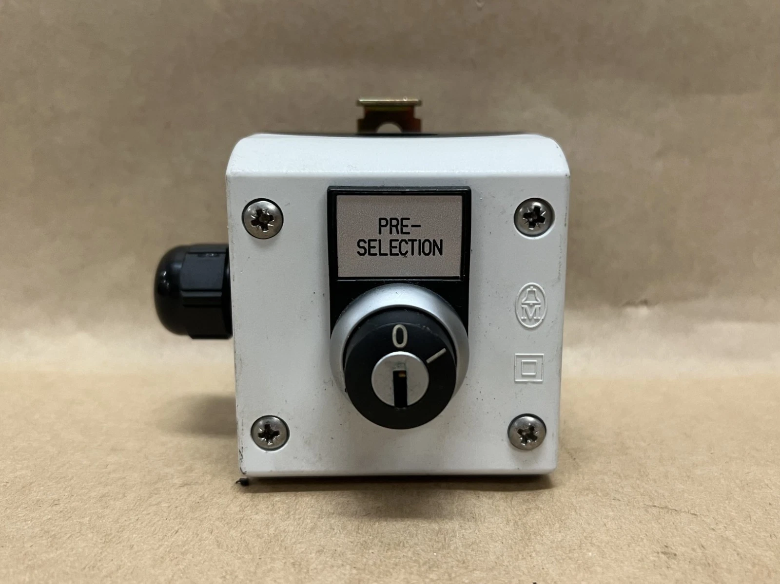Used Moeller PC-GF20-FR Enclosed Selector Switch w/ M22-KC10 Contact Block