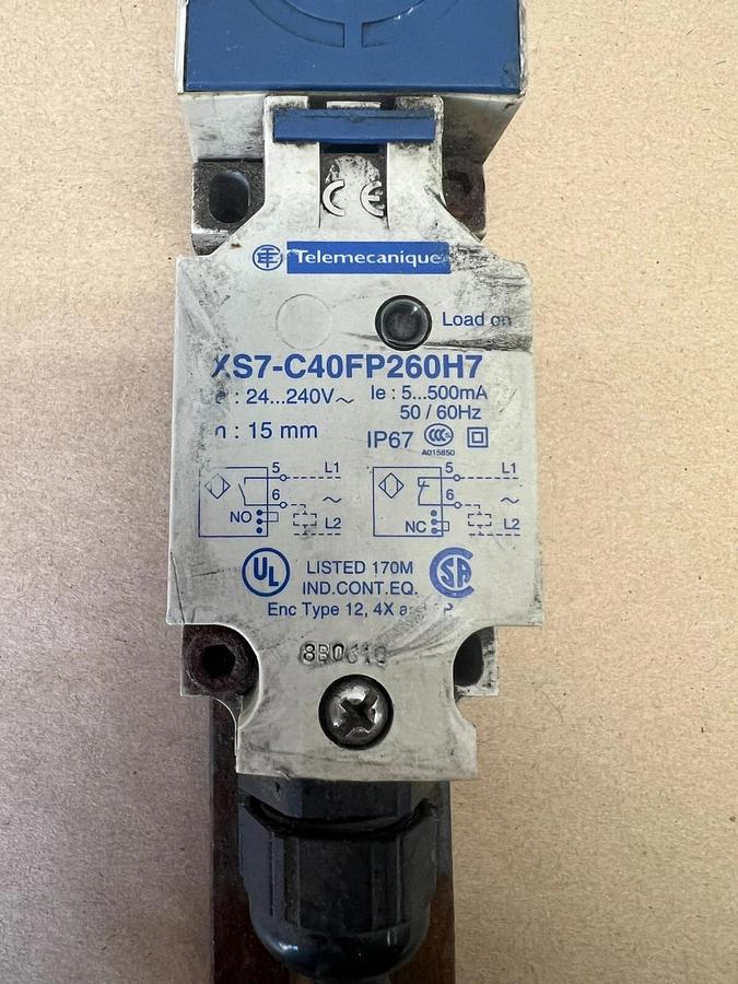 Used Telemecanique XS7-C40FP260H7 Proximity Switch