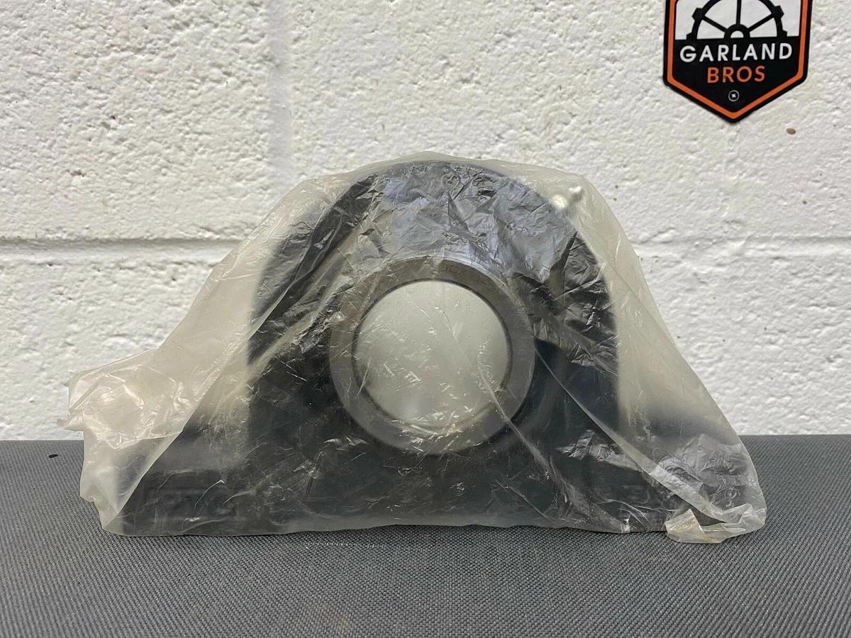 IPTCI UCX10-31 Pillow Block Bearing, 1-15/16 Diameter Bore, Cast Iron Housing