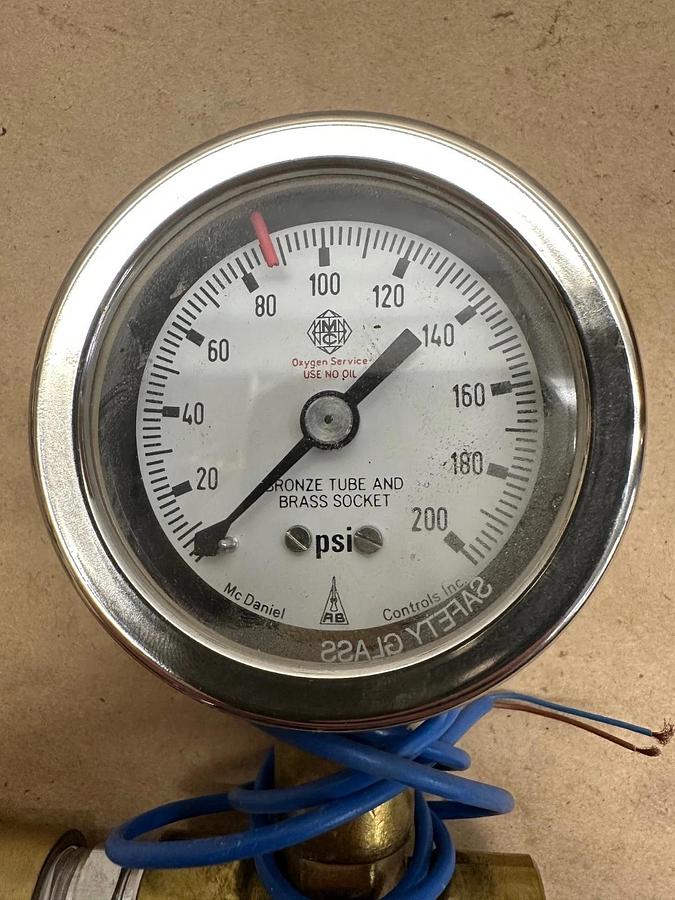 Used McDaniel Controls Inc. Type 201, Switch Type 201, Switching Operate