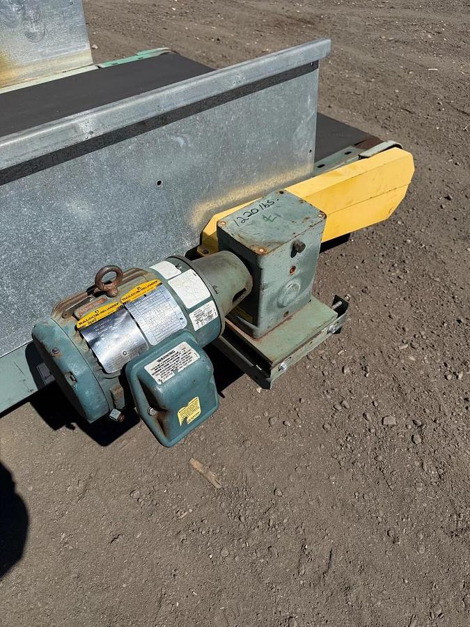 Used Conveyor Belt W: 38” L: 198” Longitudinal Groove Belt, 1 Hp Motor, 4A Gearbox