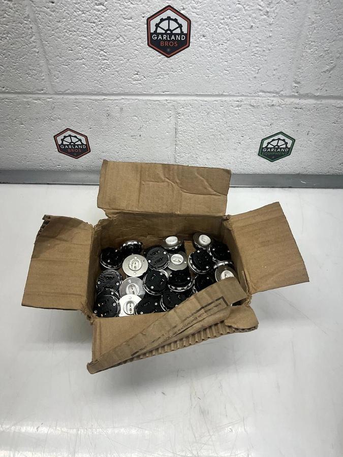 Leviton 524 Lamp Holder (52 pcs)