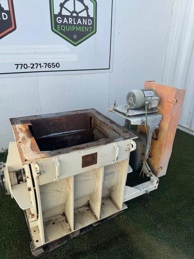 Used Clarke’s CFV24X971029 24”x24” Feeder, Toshiba 5Hp Motor @ 1800RPM & Falk 4207J25