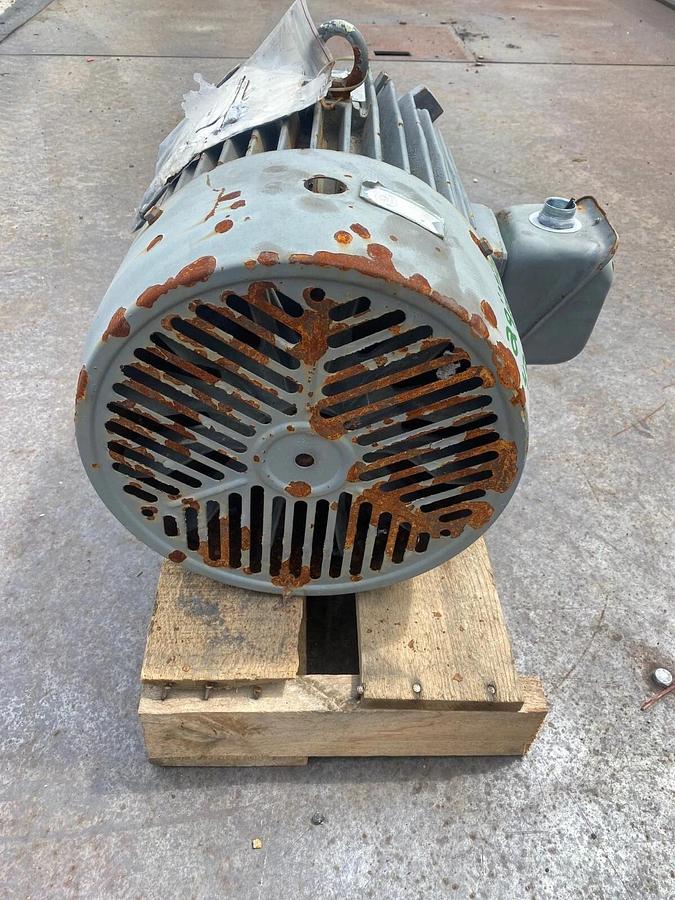 Used Toshiba Motor B0254FLF30M02 25Hp, 1755RPM, 575V, 3 Phase, 284T Frame