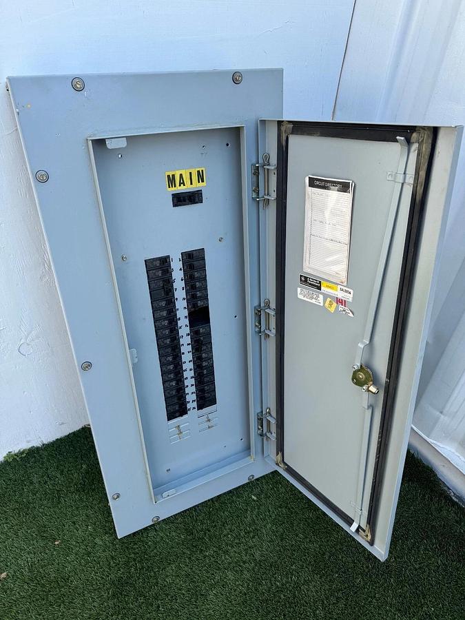 Used General Electric AB433 A-Series Panelboard 200A Main 34/36 Switches, Mixed Amps