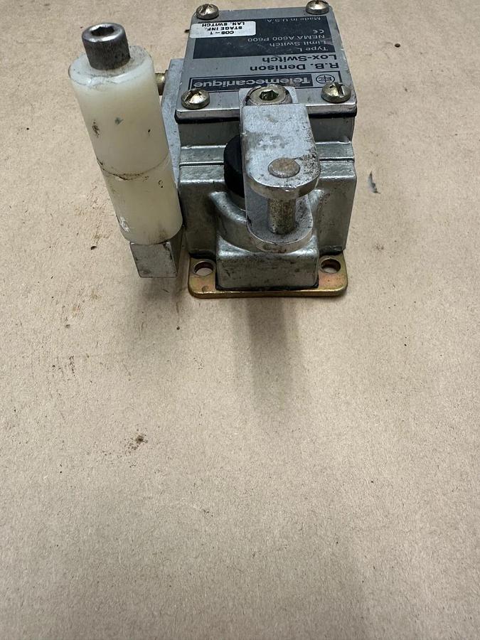 Used Telemecanique L300WS2M1 Type L Limit Switch