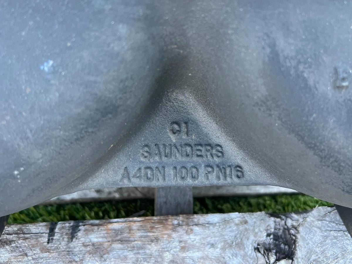 Used Saunders A40N 4" Cast Iron Lined Diaphragm Valve, 8 Hole Flange Manual Handwheel
