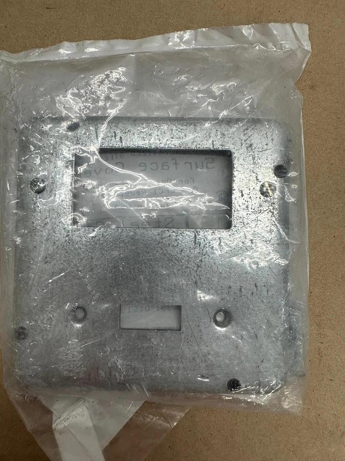 Used Thomas & Betts RSL-18 Steel City Surface Cover *NEW*