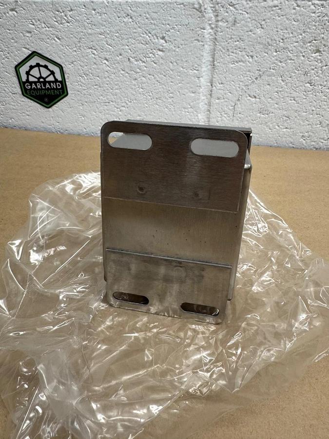 Used Saginaw Control & Engineering SCE-1PBSSI Pushbutton Enclosure *NEW*