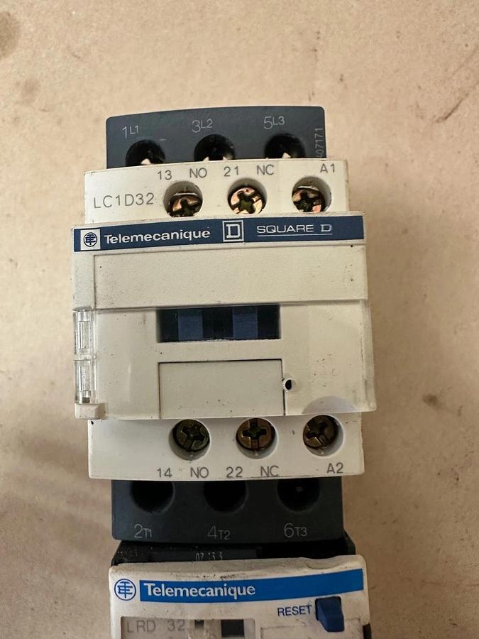 Used Telemecanique C8201-4-1 Contactor w/ LRD32 Overload Relay