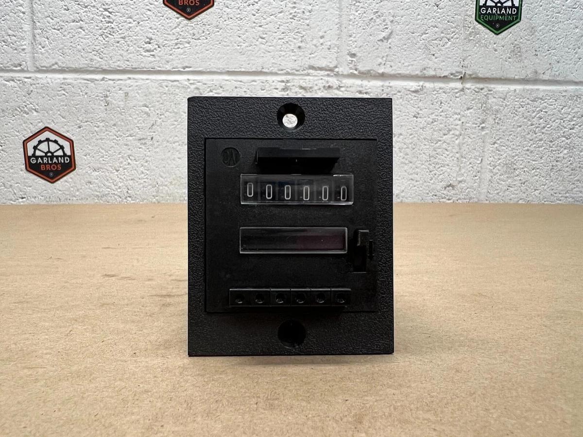 Barker Controls FE 422 489 2 110VAC Time/Counter Module