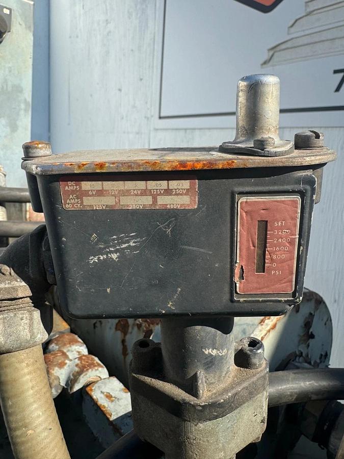 Used Gloucester Engineering 29 Gal Hydraulic Power Unit 30”x18”x12”, 2Hp Motor