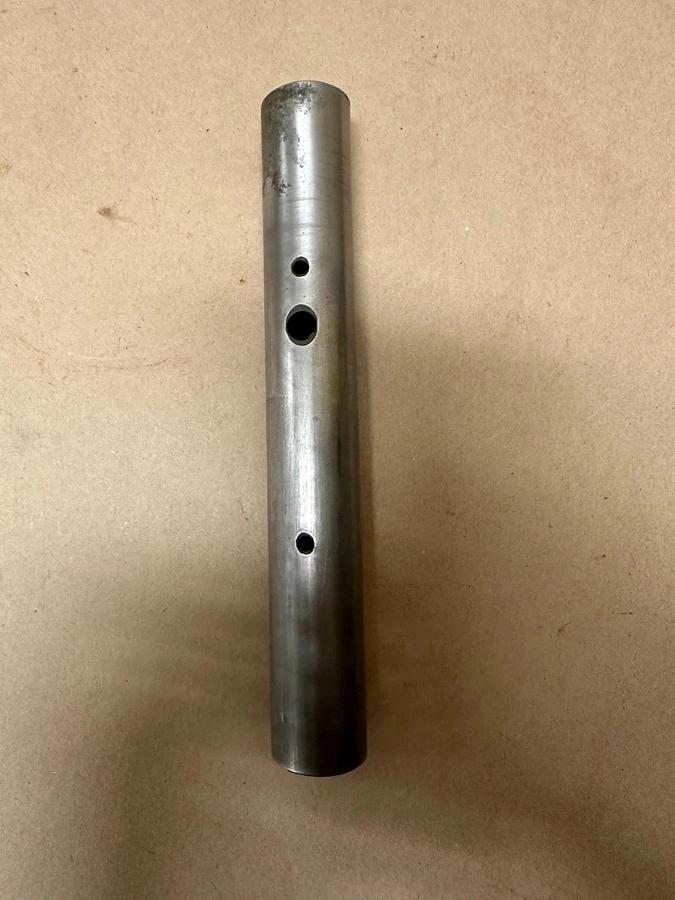 CAT OAL: 8 3/4”, D: 1 1/4” Kingpin *NEW*